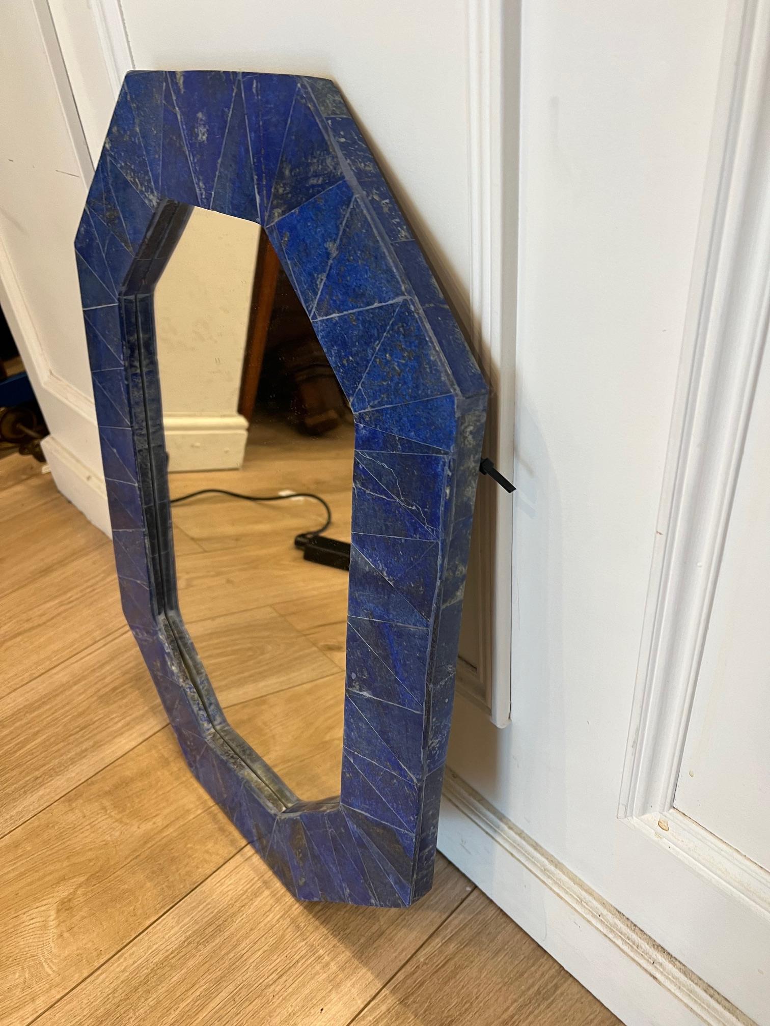 A LARGE LAPIS LAZULI MOUNTED WALL MIRROR - Image 5 of 7