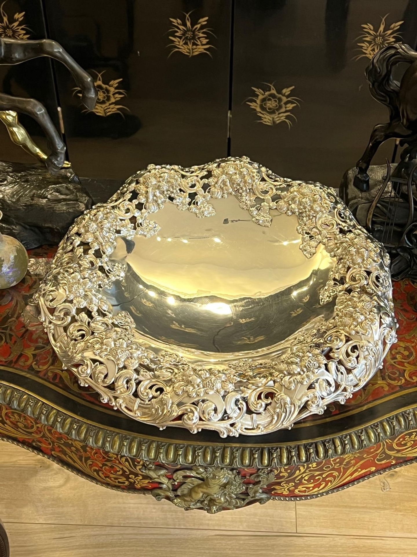 A VERY LARGE STERLING SILVER CENTREPIECE BY GORHAM, C. 1901 AMERICAN - Image 3 of 10