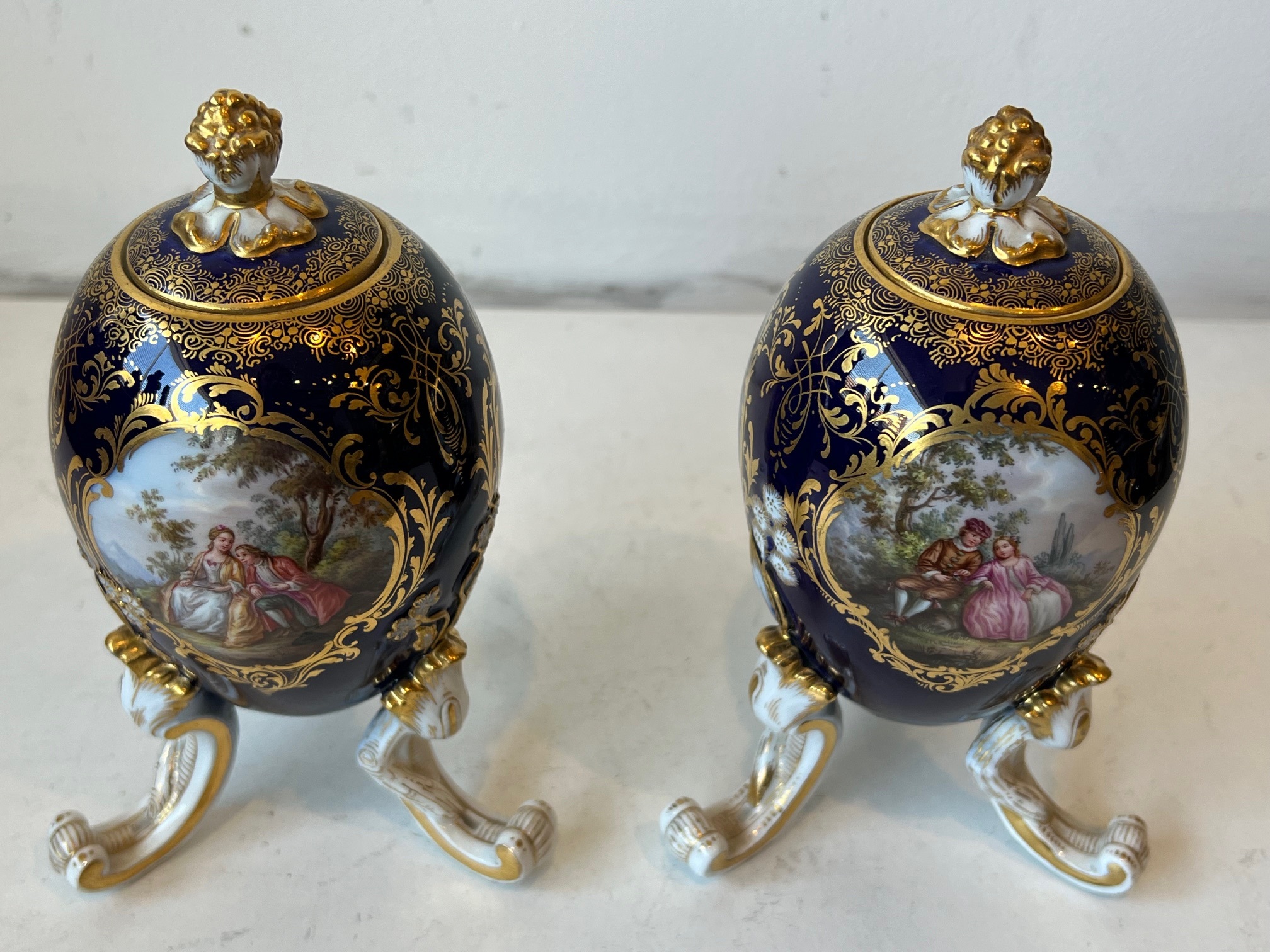 MEISSEN: A PAIR OF LATE 19TH / EARLY 20TH CENTURY PORCELAIN EGG SHAPED TEA CADDIES - Image 11 of 16