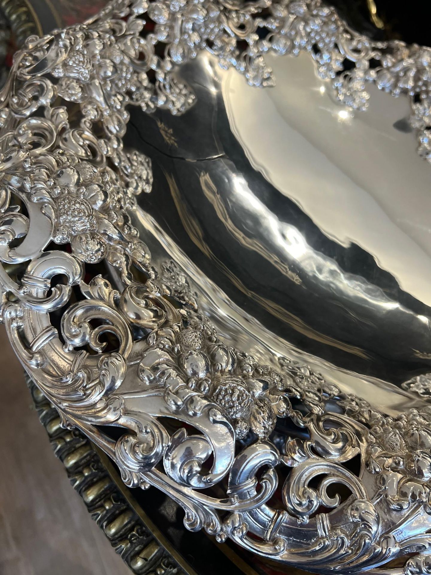 A VERY LARGE STERLING SILVER CENTREPIECE BY GORHAM, C. 1901 AMERICAN - Image 6 of 10