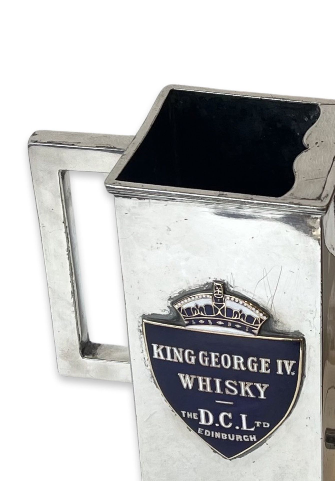 A RARE ART DECO SILVER PLATE AND ENAMEL 'KING GEORGE IV WHISKY' ADVERTISING JUG C. 1930 - Image 3 of 6
