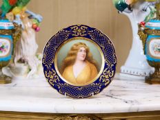 A FINE 19TH CENTURY VIENNA PORCELAIN PLATE