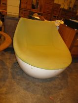 Mid 20th Century White Fibreglass Space Age Tub Chair