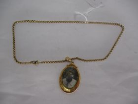 9ct Gold Necklace, 5.6g, with a Phot Pendant