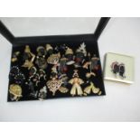 Collection of Brooches etc