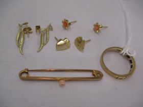 9ct Gold Bar Brooch, 9ct Gold Half Hoop Ring and 3 Pairs of Earrings, 4.11g total