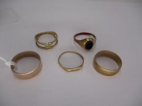 Five 9ct Gold Rings, one Set with a Black Cabochon, 10.72g total