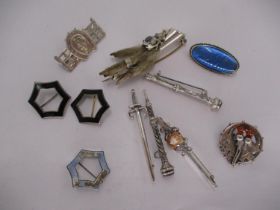 Nine Various Silver Brooches and 2 Silver Propelling Pencils, hallmarked 1899 and 1906 (11)