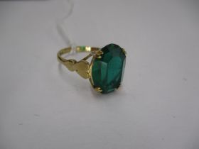 9ct Gold Green Cabochon Ring, 2.92g, Size N