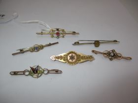 15ct Gold Brooch, Three 9ct Gold Brooches, 7.67g, along with 2 Other Brooches