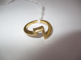 18K Gold Stylised Ring, 5.23g, Size L