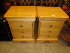 Pair of Willis & Gambier Oak Bedside Chests, 50cm