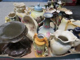 TWO TRAYS OF VICTORIAN AND LATER DECORATIVE CERAMICS TO INCLUDE A SMALL SELECTION OF CRESTED CHINA