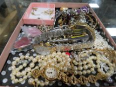 A TRAY OF ASSORTED COSTUME JEWELLERY AND WATCHES TO INCLUDE A SEED PEARL AND BOXED CHAINED