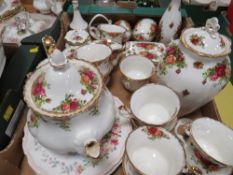 FOUR TRAYS OF ROYAL ALBERT OLD COUNTRY ROSES TO INCLUDE TEA/DINNER WARE, VASES , TUREEN, JUGS, ETC