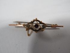 VICTORIAN 9CT GOLD BAR BROOCH SET WITH GARNET AND SEED PEARLS