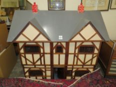 A LARGE COUNTRY HOUSE STYLE JACOBEAN DOLLS HOUSE WITH SOME FURNITURE - H 122 cm, W 117 cm