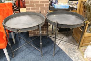 A PAIR OF MODERN METAL CIRCULAR DISPLAY TABLES - H 31 CM, DIA. 79 CM