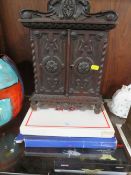 A DECORATIVE CARVED WOODEN CABINET TOGETHER WITH TWO SPODE PLATES