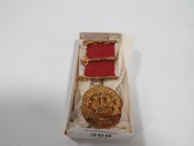 A VINTAGE MASONIC SILVER GILT JEWEL