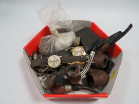 A TRAY OF COLLECTABLE'S COMPRISING VINTAGE COINS, WATCHES, LIGHTERS ETC