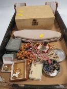 A TRAY OF ASSORTED VINTAGE COSTUME JEWELLERY TO INCLUDE NECKLACES, BEADS, SILVER CHAINS ETC