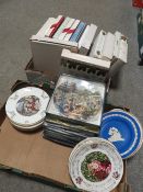 TWO TRAYS OF ASSORTED DECORATIVE PLATES TO INCLUDE WEDGWOOD, ROYAL DOULTON AND ROYAL WORCESTER