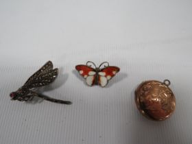 A NORWAY SILVER AND ENAMEL BUTTERFLY BROOCH TOGETHER WITH A SILVER DRAGONFLY BROOCH AND LOCKET