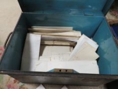 VINTAGE DEED BOX WITH DEEDS, MAPS ETC TOGETHER WITH A TRAY OF EMPTY CIGARETTE CARDS