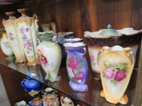 A COLLECTION OF DECORATIVE VASES TO INCLUDE TWIN HANDLE VASES (14)