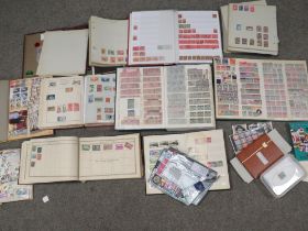 A STAMP COLLECTION TO INCLUDE EIGHT LARGE STAMP ALBUMS / STOCK BOOKS (SIX WORLD STAMP ALBUMS, ONE