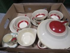 A SMALL QUANTITY OF SUSIE COOPER ART DECO DINNERWARE TO INCLUDE A LIDDED TUREEN