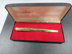 A VINTAGE CASED PARKER FOUNTAIN PEN