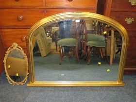 A MODERN ARCHED GILT OVERMANTLE MIRROR & A SMALL OVAL MIRROR (2)