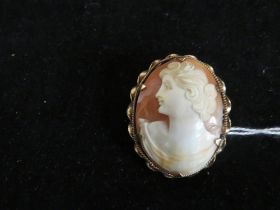 A 9CT CAMEO BROOCH PENDANT