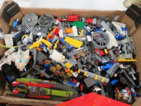 A LARGE TRAY OF ASSORTED LEGO ETC