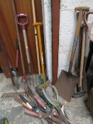 A SELECTION OF GARDEN TOOLS