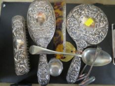 A QUANTITY OF DRESSING TABLE ITEMS TO INCLUDE A HALLMARKED SILVER DRESSING TABLE SET ETC