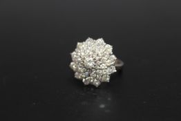 A HALLMARKED 18 CARAT WHITE GOLD DIAMOND CLUSTER RING, set with five rows of brilliant cut