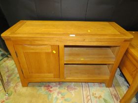 A MODERN OAK MEDIA CABINET - W 100 cm