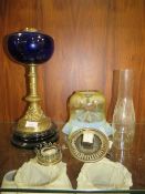 A VINTAGE BRASS COLUMNED OIL LAMP A/F