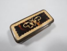 A SNUFF BOX WITH A TORTOISE SHELL AND BONE INLAID LID