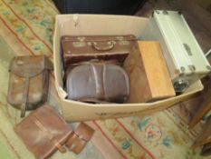 A BOX OF ASSORTED VINTAGE CASES TO INCLUDE LEATHER EXAMPLES