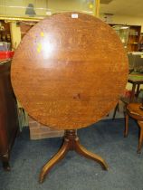 AN ANTIQUE OAK TILT-TOP PEDESTAL TABLE