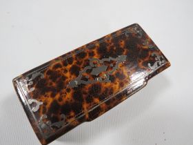 A INLAID TORTOISE SHELL SNUFF BOX