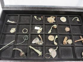 A COLLECTION OF MAINLY ROMAN ANTIQUITIES TO INCLUDE FIBULAS, BROOCHES, RING, BROKEN SPOON ETC