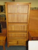 A MODERN OAK OPEN FLOORSTANDING BOOKCASE - H 180 cm, W 90 cm