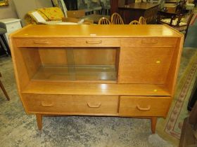 AN OAK MID- CENTURY E. GOMME FOR 'G-PLAN' SIDEBOARD - W 122 cm