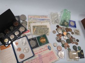 A TRAY OF COINS, BANKNOTES, MEDALLIONS ETC