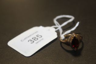 A HALLMARKED 9CT GOLD MARQUISE CUT GARNET RING approx weight 4.3g